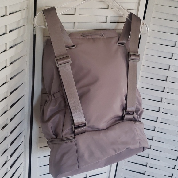 Beyond Yoga Gray 100% Polyester Convertible Backpack/Shoulder Bag  New main image 6